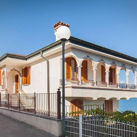 Villa Francesca-Grande Appartamento In Riva Al Lago Бренцоне-суль-Гарда Экстерьер фото